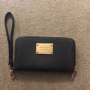 *MICHAEL KORS WRISTLET*